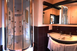 Отель Attache. Люкс 4-местный с двумя спальнями 11