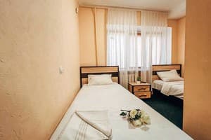 Возле метро Вокзальная на ул. Богдановская 8